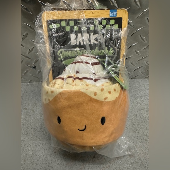 Bark Other - NIB BARK LARGE Howie Cinnamon Roll Dog Toy ❤️🐶